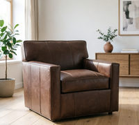 Fauteuil club contemporain en cuir bleu, design minimaliste, base en bois massif et accents dorés
