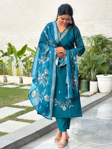 <b>Women</b> Embroidery <b>Kurta</b> and Pant Sets with Dupatta - Product Image 3