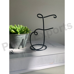 Support de fil décoratif Alphabet pour la décoration intérieure pour les occasions de Diwali et de retraite - Product Image 1