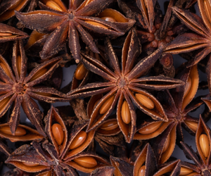 ANIS ÉTOILE ENTIER SÉLECTIONNÉ À LA MAIN POUR DES BESOINS D'INGRÉDIENTS PROPRES - Product Image 3