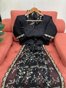 Soie Tibby lourde avec codage avec séquence Saree de travail en dentelle fantaisie et chemisier en soie Mono Banglori avec fil et travail de séquence - Product Image 2