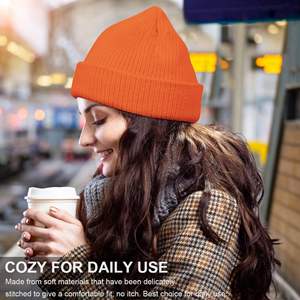 Bonnet en tricot acrylique doux avec manchette de conception ample intérieur chaud idéal pour la mode Streetwear décontracté jours froids en gros - Product Image 2