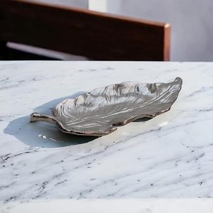 Venta al por mayor Plato decorativo de metal en forma de hoja para servir en el mejor precio restaurante Hotel Fiesta boda - Product Image 6