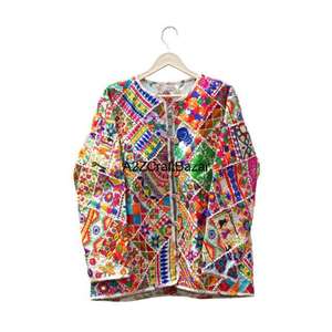 Veste en coton Kantha brodée en denim pour femmes indiennes Banjara, style bohème vintage, patchwork floral, matelassée, hiver printemps - Product Image 3