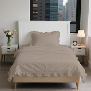 Juego de Ropa de Cama de Lujo en Polialgodón con Rayas Marrones, 3 Piezas: Funda Nórdica Individual, Sábana Ajustable y Funda de Almohada con Volantes Geométricos - Product Image 3