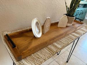 Plateau de rangement et de service élégant avec un design rectangulaire allongé, poignées robustes, surface lisse, parfait pour la décoration et l'organisation - Product Image 3