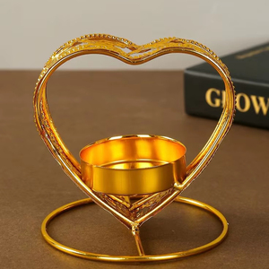 Porte-bougie en métal décoratif en forme de cœur pour le Ramadan, pour les amateurs de bougies souhaitant ajouter une touche unique et élégante à la décoration intérieure - Product Image 1