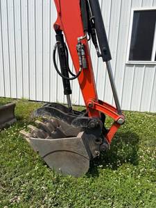Mini-excavatrice sur chenilles Kubota KX033-4 d'occasion en parfait état, 3,5 tonnes, excavatrice hydraulique compacte pour la construction agricole - Product Image 6
