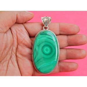 Colgante de Plata de Ley 925 hecho a mano colgante de malaquita ovalada verde encantos finos Regalo para mamá Escorpio hecho a mano por Artista - Product Image 1