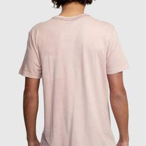 Choix des créateurs de tendances: T-shirt à colorant pigmenté à la mode pour homme-Moderne, polyvalent, parfait pour les looks chic et décontractés - Product Image 3