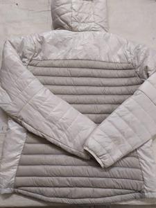 Veste matelassée d'hiver en toile légère matelassée personnalisée OEM pour hommes Vêtements d'extérieur à bulles avec support, manteau à capuche fabriqué au Pakistan - Product Image 5