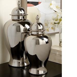 Elegante tarro de jengibre de cerámica pintado a mano chino de porcelana azul y blanca para decoración del hogar con diseño de tapas - Product Image 1