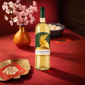Vino Blanco Seco Fire Horse |   Airen & Macabeo 11% ABV 750ml |   Vino Blanco Español Fresco - Product Image 2