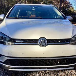 Golf Alltrack S E L 2018 Usado en Buen Estado, 1 Dueño, Turbo de 4 Cilindros, Tracción en las Cuatro Ruedas, Interior Marrón, Sin Modificaciones - Product Image 1