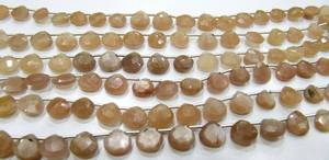 Briolette con forma de corazón de piedra lunar melocotón natural, cuentas facetadas de 8mm, cuentas de piedras preciosas de Color melocotón de 8 pulgadas de largo - Product Image 2