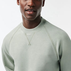 Sudadera Personalizada Premium para Hombre, Cuello Redondo, Hombros Raglán, para Invierno, Corte Regular, Algodón y Poliéster, Logotipo Digital en el Pecho - Product Image 3