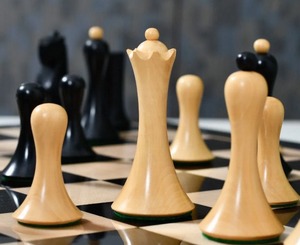 Juego de Ajedrez de Diseño Soviético Moderno de Lujo, Rey de 3.7 Pulgadas en Madera de Boj Ebonizada y Natural al Mejor Precio - Product Image 2