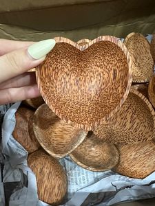 Bol en bois de coco fait à la main, approvisionnement en vrac, plat de service unique pour les restaurants végétaliens et la décoration intérieure durable, vente en gros - Product Image 4