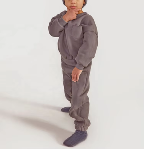 Conjuntos Deportivos Personalizados para Niños, Transpirables, Casuales y Cómodos, con Logotipo Personalizado, de Alta Calidad, de Poliéster y Algodón, de 2 Piezas, Unisex - Product Image 1