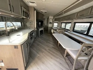 Fleetwood RV Bounder 35K Usado 2024 - Product Image 5