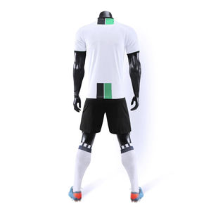 Ensemble de maillots de football personnalisés, fabricant OEM en gros, fournisseur d'uniformes de football, production en vrac, tissu respirant et léger - Product Image 6
