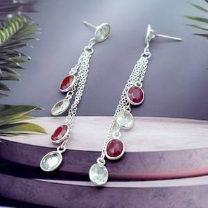 ต่างหูเงินแท้ 925 ประดับคริสตัลและเพชรคิวบิกเซอร์โคเนีย พร้อมพลอยทับทิมแบบฝังขอบ งานแฮนด์เมด เครื่องประดับอัญมณีหลากหลายชนิด รุ่น E0682-GS เหมาะสำหรับเป็นของขวัญ - Product Image 3