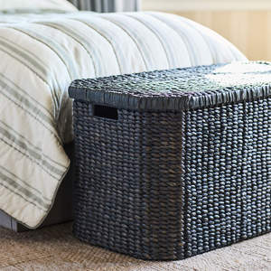 Cesta de jacinto de agua rectangular negra esencial para el hogar con tapa y asas, cesto ecológico para juguetes y ropa para niños - Product Image 4