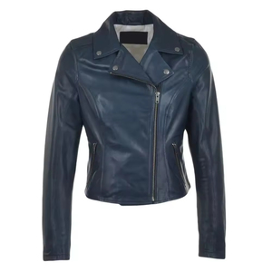 Chaqueta de cuero genuino para mujer diseñada con un ajuste universal para todos los estilos que ofrece comodidad, flexibilidad y presencia elegante - Product Image 4