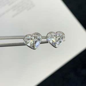 Boucles d'oreilles en diamant cultivé en laboratoire, forme cœur, 3.00 carats, couleur D-E-F, clarté VVS-VS - Product Image 4