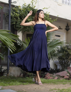 Tissu rayonne femmes élégantes décontracté fête Club soirée bleu longue Maxi robe avec fendu dos nu Maxi robe - Product Image 2