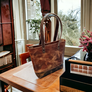 Bolso de mano Artisan Heritage de cuero de grano completo con aspecto clásico y acabado pulido - Product Image 6