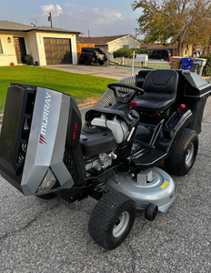 Nuevo Tractor Cortacésped Murray MT100 de 42 Pulgadas, con Motor Briggs & Stratton de 500cc y 13.5 HP 6 velocidades, 18 pulgadas - Product Image 1