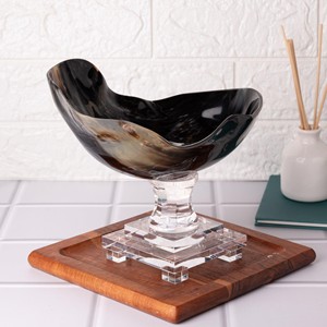 Bol décoratif artisanal en corne de buffle avec piédestal en acrylique transparent – Pièce d'accent élégante pour la maison moderne – Présentoir de table artisanal - Product Image 1