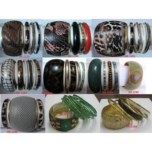 2025 nouvelle tendance Bracelets en résine et bracelets colorés d'une seule pièce accessoires de bijoux pour filles Bracelets en résine de Style traditionnel - Product Image 5