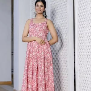Robe bohème indienne en coton imprimé à la main Robe d'été florale Robe de plage décontractée pour cadeau de la Saint-Valentin - Product Image 1