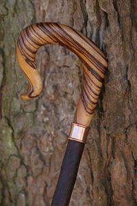 Canne en bois réglable à prix rustique avec plusieurs nœuds Bâton de marche en bois solide pour les aînés par Standard International - Product Image 5