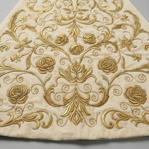 Robe de statue religieuse personnalisée en velours ivoire avec broderie florale dorée, vêtement liturgique catholique fait main pour la Chiesa Marieuse - Product Image 3
