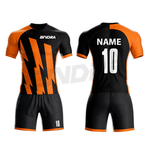 Ensemble maillot et short de football orange, respirant, confortable, tissu léger conçu pour une performance de séchage rapide, vêtements d'entraînement - Product Image 1