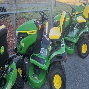 Tracteur à roues John Deere de haute qualité avec moteur, boîte de vitesses et pompe de qualité supérieure – Ventes - Product Image 1