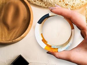 Brazalete Redondo de Madera con Flores de Alta Calidad, Brazalete Hecho a Mano para Mujer y Niña, Brazalete de Resina - Product Image 2