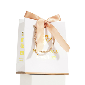 ถุงของขวัญเครื่องประดับขนาดเล็กสุดหรูพร้อมที่จับริบบิ้นถุงกระดาษแข็งพิมพ์โลโก้ตามสั่งเหมาะสำหรับใส่เสื้อผ้าและของขวัญ - Product Image 4