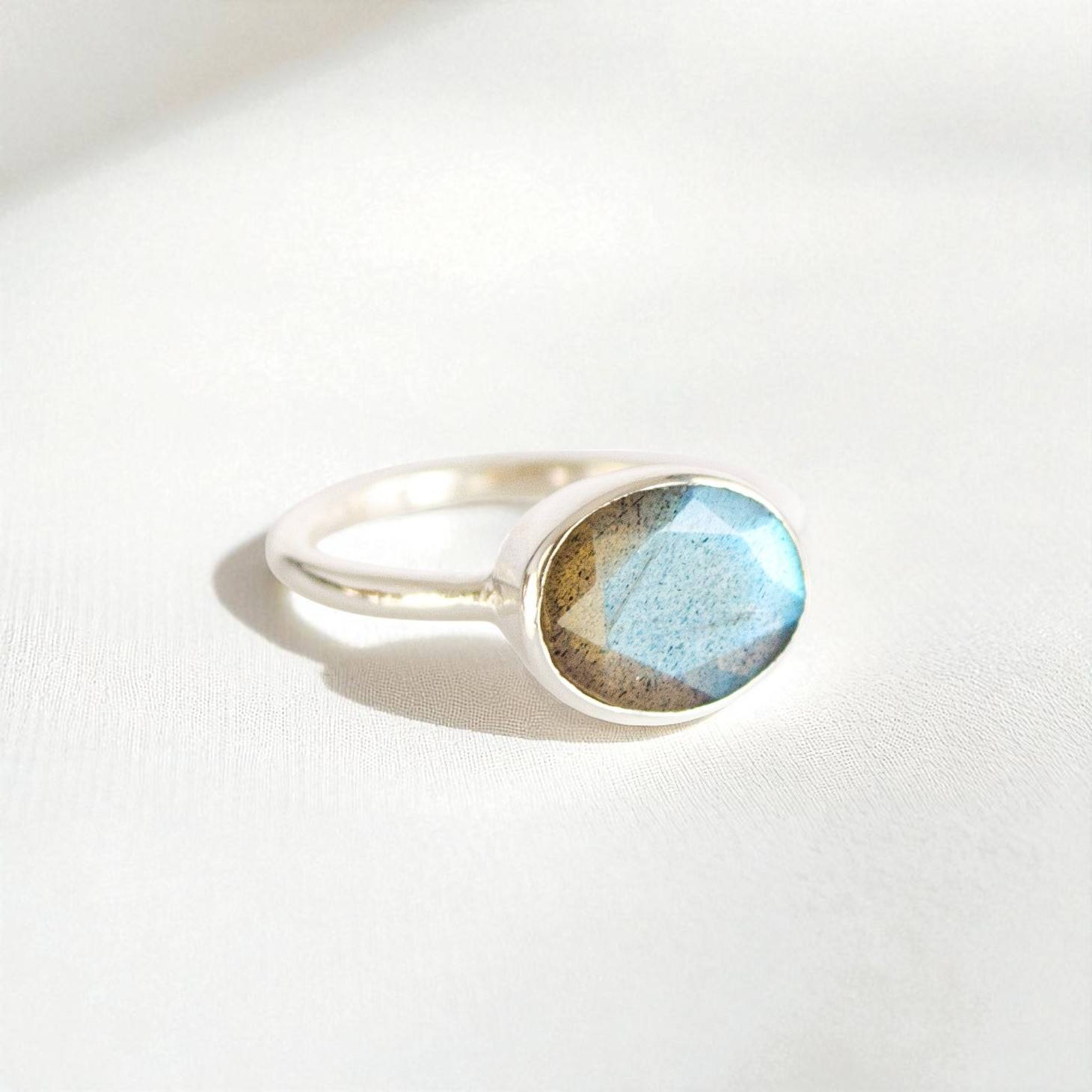 เงินแลบราโดไรต์