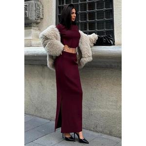 Conjunto de Falda y Blusa Maje Otoño 9884 en Tejido de Punto con Detalle de Cadena en la Espalda - Product Image 5