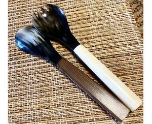Juego de ensalada de cuerno natural, herramienta para servir ensalada vikinga, herramienta para servir con impresión de logotipo personalizado, herramientas para servir cuerno natural a un precio asequible - Product Image 1