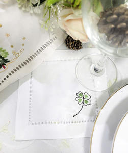 Broderie personnalisée Lucky Leaf Design Serviettes de cocktail 6x6 'Serviette de boisson en coton blanc avec ourlet pour la maison et l'hôtel - Product Image 2