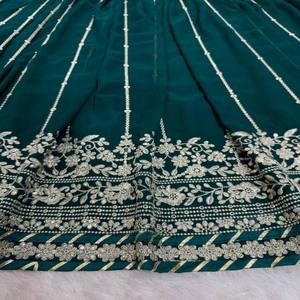 Costume Lehenga Premium Party Wear Travail à l'avant et à l'arrière en fausse Georgette Kurti avec Lehenga semi-cousu et Dupatta brodé - Product Image 6