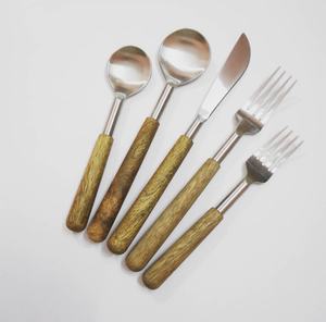 Juego de cubiertos de acero inoxidable con acabado dorado PVD de alto grado más Popular con mango de resina, juego de cubiertos reales decorativos para bodas - Product Image 6