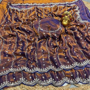 Sari de Seda Espacial de Lujo con Cuentas Originales Hechas a Mano, Blusa a Juego con Cuentas, Sari Premium para Fiestas - Product Image 4