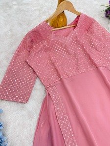 ชุดเดรสสำหรับเจ้าสาวชุดเดรสสำหรับงานปาร์ตี้สไตล์อินเดียชุดแฟนซีสุดพิเศษ - Product Image 3