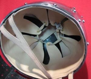 Casco vikingo hecho a mano de acero al carbono 1095 con interior de cuero para la defensa por cuchillos del fabricante - Product Image 2